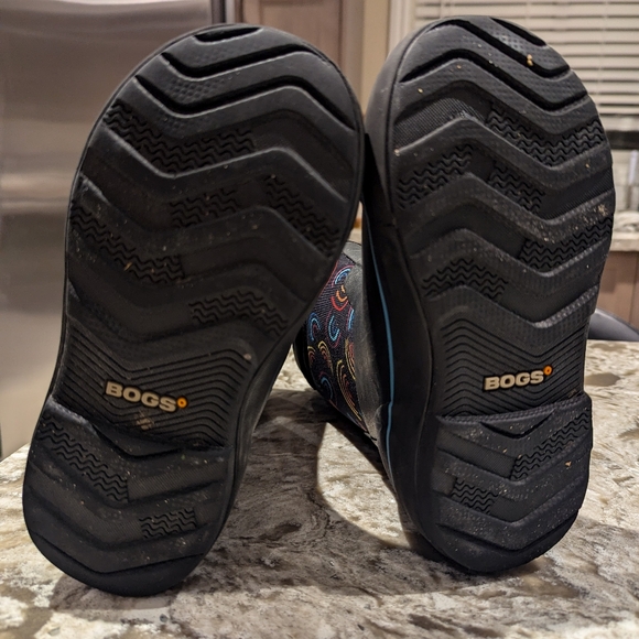 BOGS Classic II Wild Rainbows Youth size 1 Boots - Picture 2 of 5